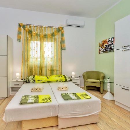 Studio Green Oasis L&D Pula Exterior foto