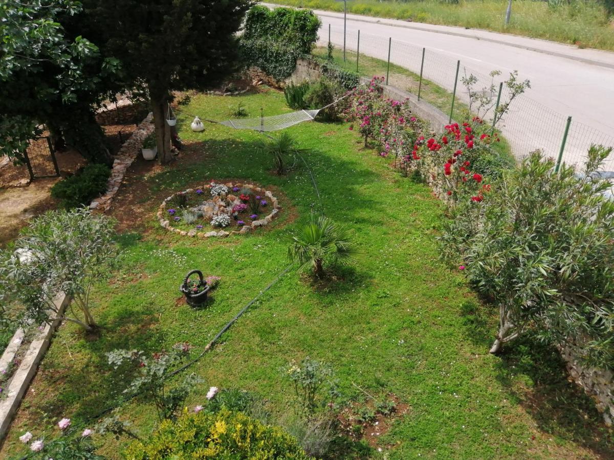 Studio Green Oasis L&D Pula Exterior foto